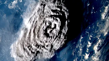 Imaginea apocaliptică a vulcanului Tonga în momentul erupției arată fenomenul așa cum nu s-a mai văzut niciodată