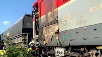 Incendiu grav la locomotiva unui tren care transporta cărbune în Argeș