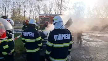 Incendiu într-un tunel de cabluri din Târgoviște. Alimentarea cu energie electrică, întreruptă pe platforma industrială