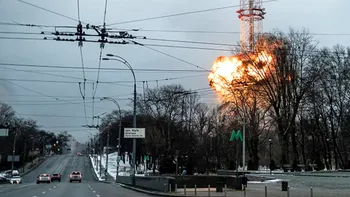 Mai multe țări se angajează să ajute Ucraina să treacă de iarna grea. Bombardamentele rusești împotriva energiei continuă