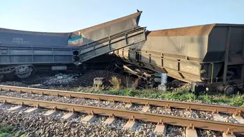 Nouă vagoane ale unui tren plin cu cărbune au deraiat în Dolj. Șase dintre ele s-au răsturnat