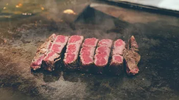 Livrarea care durează 30 de ani. Pentru câteva bucăți de carne de vită oamenii așteaptă o viață întreagă: „Ne gândeam să oprim comenzile, dar am primit multe apeluri”