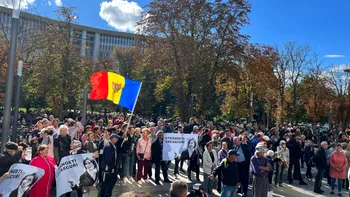 Protestele antiguvernamentale continuă la Chișinău. Poliția a reținut 65 de persoane, acuzate de destabilizare