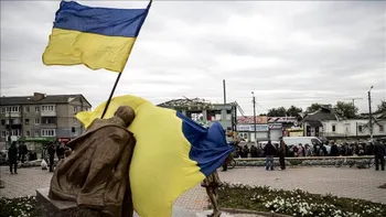 Video viral: Ucrainenii ridică steagul și cântă imnul național în Herson, după ce trupele rusești au părăsit orașul