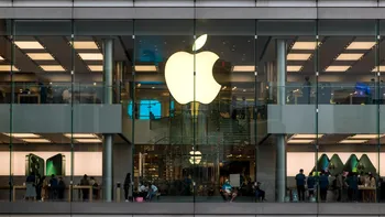 Pensionarii și veteranii, chemați la muncă: fabrica de Iphone-uri din China a rămas fără forță de muncă