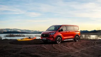 Ford vrea să lupte cu Volkswagen și Mercedes: ce este e-Tourneo Custom, când apare
