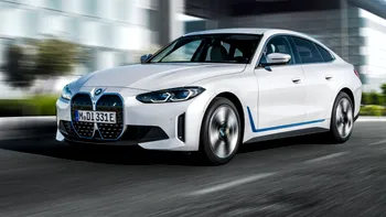 S-a întors roata la BMW, în premieră: mașinile electrice ”mai ieftine” decât cele tradiționale