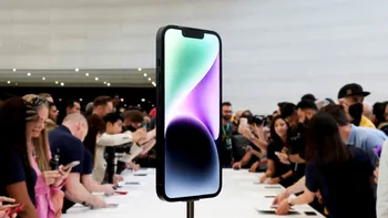 iPhone-ul cu clapetă, pe modelul Galazy Z Flip: trebuie să-ți vinzi casa, să ți-l permiți, e isterie pe tot internetul