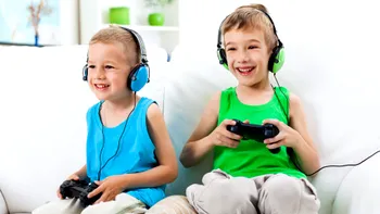 Parenting: cât de periculos e să-ți lași copilul să joace jocuri video, specialiștii vorbesc despre greșelile părinților
