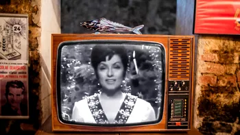Mariana Zaharescu a fost cea mai suavă și iubită voce a României: patimile „elementului dușmănos” de la Teleenciclopedia