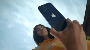 Reclamele tot mai dese și mai nepotrivite în App Store, motiv de supărare pentru angajații Apple: ce i se reproșează companiei