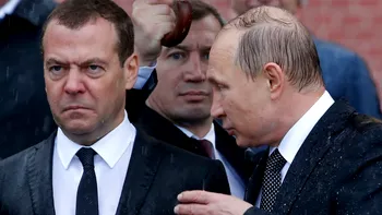 „Mai avem tone de arme de folosit”. Avertismentul lui Medvedev, după ce rușii s-au retras din Herson