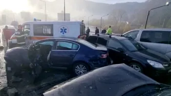 Carambol cu 15 mașini în București. Pompierii intervin la fața locului FOTO