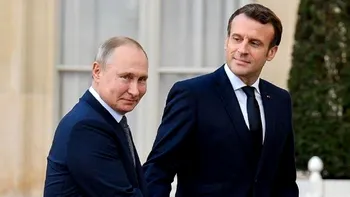 De ce Macron vrea să păstreze legătura cu Putin. Explicațiile oferite de președintele Franței