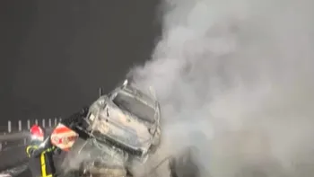 FOTO Incendiu pe A1. Un TIR și opt mașini au ars complet, traficul este îngreunat