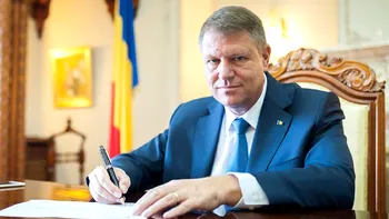 Iohannis a decis: bacșișul se trece pe nota de plată și se impozitează. Legea a fost promulgată, când intră în vigoare