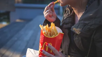 La McDonald's te servesc roboții: unde cumperi un Happy Meal ca în filmele SF