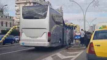 Pasagerii din autocarul implicat în accidentul de la Pasajul Unirii vor da în judecată autoritățile române