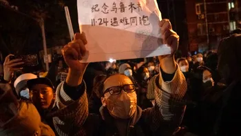 China se mișcă încet cu ridicarea restricțiilor, după protestele ample din țară. Oamenii stau la cozi în fața spitalelor