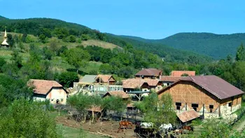 Satul cu 6 locuitori, vechi de sute de ani, din inima României. Satul pustiu găzduiește astăzi refugiați ucraineni, fugiți din calea războiului