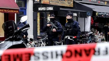 VIDEO Panică totală pe străzile din Paris. Un bărbat a deschis focul, sunt victime