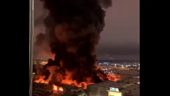 VIDEO Val de explozii puternice la un mall din Rusia. Centrul comercial a luat foc. Autoritățile iau în calcul un act criminal