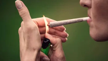 Canabisul depășește alcoolul ca cea mai consumată substanță de tinerii din această țară