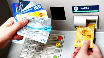 Românii sunt săraci, dar măcar au carduri bancare cu grămada: avem mai multe carduri decât cetățeni în țară