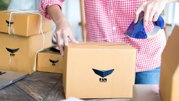 INTERVIU Fan Courier - Cât muncește, cât câștigă un curier și cum e perioada sărbătorilor pentru ei