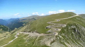 ”Transalpina de Apuseni” - drumul cu cadre de poveste ce ar putea fi mai fascinant decât Transfăgărășanul, făcut de austrieci