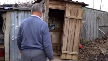 Avem WC-uri în fundul curții, dar nu ne lipsește internetul din casă: asta e România