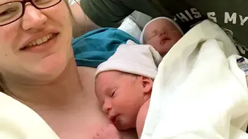 Gemeni născuți după 30 de ani de la concepere. Mama lor este cu doar 3 ani mai mare decât ei