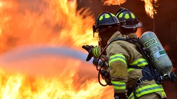 Incendiu violent la Piața 16 Februarie din București. Pompierii intervin la fața locului FOTO