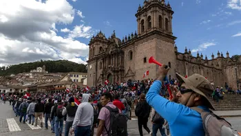 Situație gravă în Peru. Cele mai grave violențe politice din ultimii 20 de ani. Zeci de protestatari au fost răniți