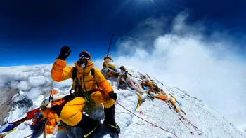 Lucrurile înfricoșătoare care se întâmplă cu corpul uman în „Zona Morții” de pe Muntele Everest