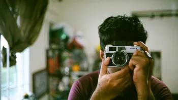 Fotografia pe film se întoarce în viețile noastre: ce trebuie să știi despre asta, dacă vrei „să te întorci la origini”