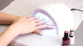 Ce se întâmplă dacă îți faci manichiura cu gel: care e pericolul luminii UV, conform specialiștilor