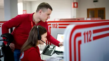 Amendă de până la 4000 de lei pentru românii care sună la 112: ce înseamnă să abuzezi de numărul de urgență, greșeala banală