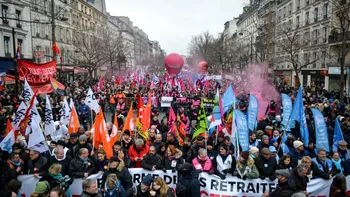 Al patrulea val de proteste paralizează Franța. Sute de mii de oameni au ieșit în stradă