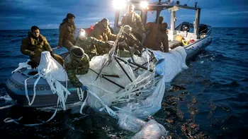 FOTO Noi imagini cu rămășițele balonului spion doborât de SUA. Ce fragmente „semnificative” au fost recuperate