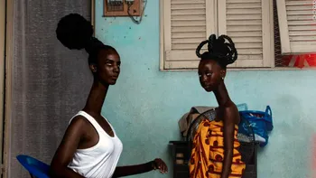 Imagini artistice surprinzătoare cu oameni bizari care parcă sunt de pe altă planetă. Misterioșii „humalieni” din Africa