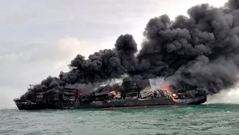 O navă cu încărcătură „periculoasă” a luat foc în Marea Baltică. Ambarcațiunea plutește în derivă, ce s-a întâmplat cu echipajul
