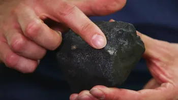Cum îți dai seama dacă piatra pe care ai găsit-o este, de fapt, un meteorit: ce o „dă de gol”