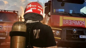 Panică la Arad, un tramvai a luat foc. Imagini de la fața locului
