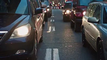 Asociațiile patronale din asigurări nu vor plafonarea tarifelor RCA: „Se pune întrebarea dacă acționarii sunt dispuși în continuare să investească”