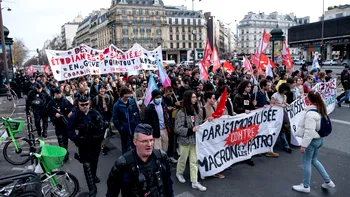 Proteste violente în Franța, 3,5 milioane de oameni au ieșit în stradă. Manifestanții au dat foc primăriei din Bordeaux VIDEO