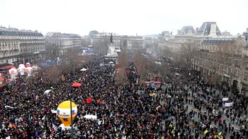 Proteste violente în Franța. Peste două milioane de oameni au ieșit în stradă, revoluție la Paris VIDEO