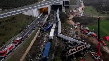 Tragedie feroviară Grecia: Ultima conversație între mecanic și cel care l-a trimis pe linia greșită, publicată. Revolta crește în țară