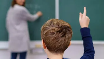 Un elev de 9 ani învaţă singur într-o şcoală din România. De ce copiii refuză să mai meargă la ore, motivul este incredibil