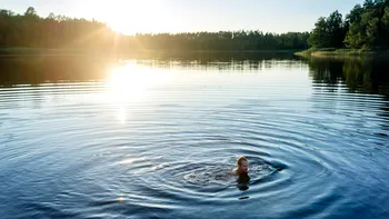 Înotul la bazin sau în natură, în aer liber: ce te sfătuiesc cercetătorii să faci